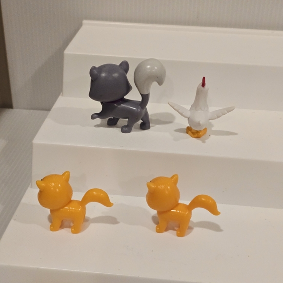 Paw Patrol Animal Friends Figure Set - Yellow, Gray, White - Picture 4 of 4